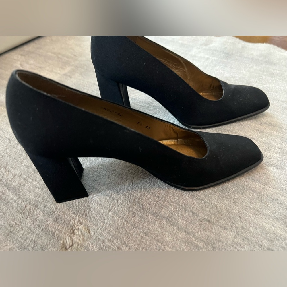RARE incredible condition vintage Stuart Wetizman Black Heels! 8.5 AA.